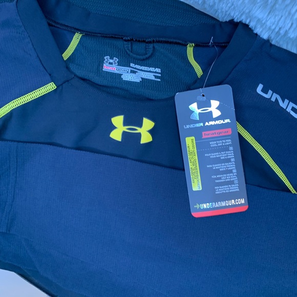 BNWT Men’s Under Armour navy blue w/ yellow stitching compression long sleeve - Picture 4 of 8